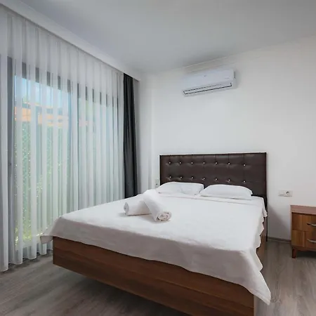 Otel Ben Family *